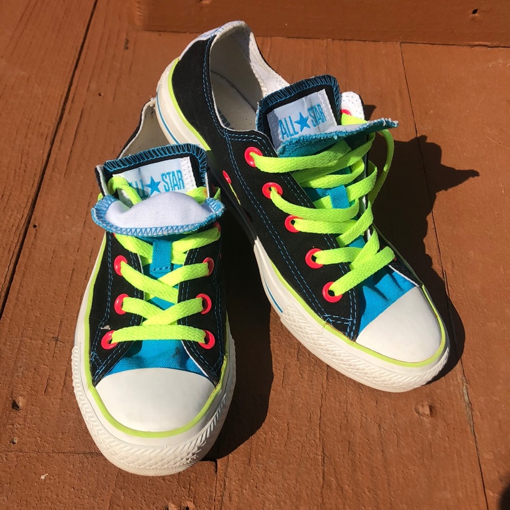 Neon band black converse with double tongue